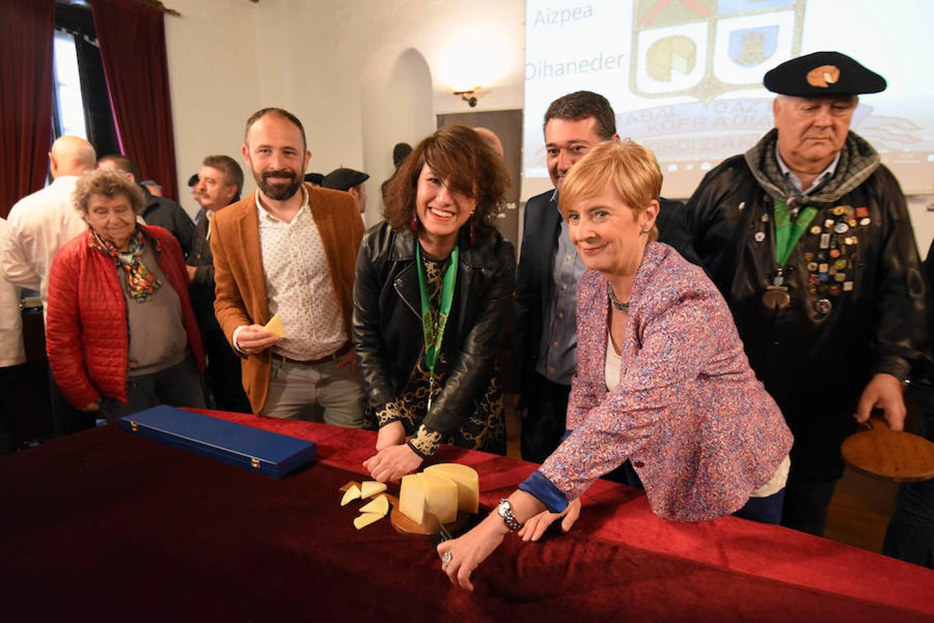 Más de 2.000 ovejas cruza este miércoles por la mañana el casco histórico de Ordizia. Serán protagonistas, como cada miércoles de Pascua, del Artzain Eguna o Día del Pastor en la localidad goierriarra.