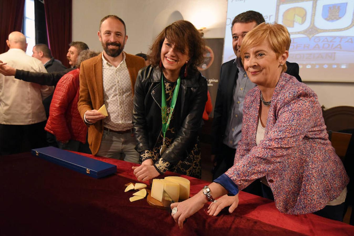 Más de 2.000 ovejas cruza este miércoles por la mañana el casco histórico de Ordizia. Serán protagonistas, como cada miércoles de Pascua, del Artzain Eguna o Día del Pastor en la localidad goierriarra.