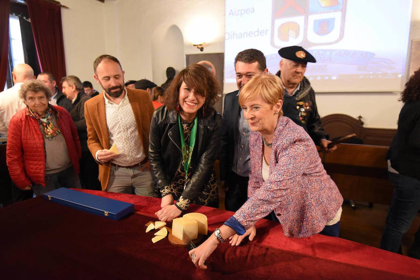 Más de 2.000 ovejas cruza este miércoles por la mañana el casco histórico de Ordizia. Serán protagonistas, como cada miércoles de Pascua, del Artzain Eguna o Día del Pastor en la localidad goierriarra.