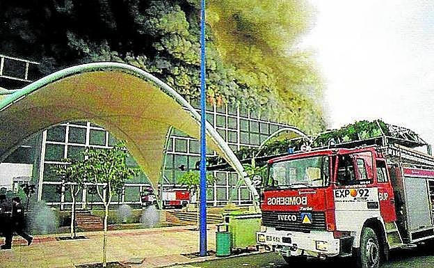 El incendio del pabellón de los Descubrimientos de la Expo de Sevilla le costó 600.000 euros al seguro.