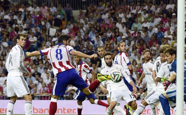 Raúl García marca ante Casillas con Carvajal en primer plano