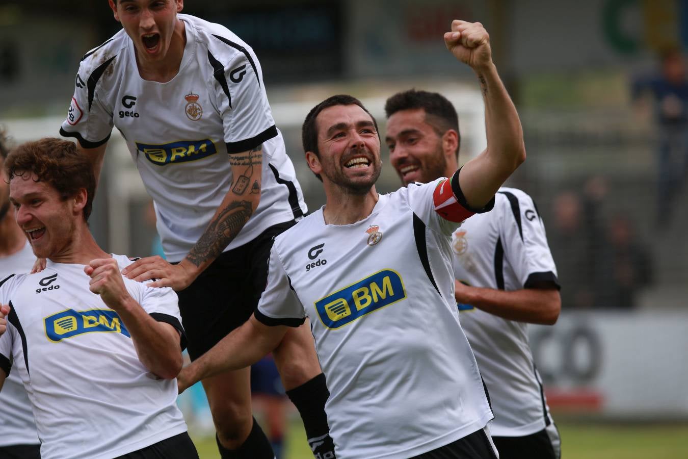 Los irundarras han derrotado por 2-0 al Vitoria en Gal.