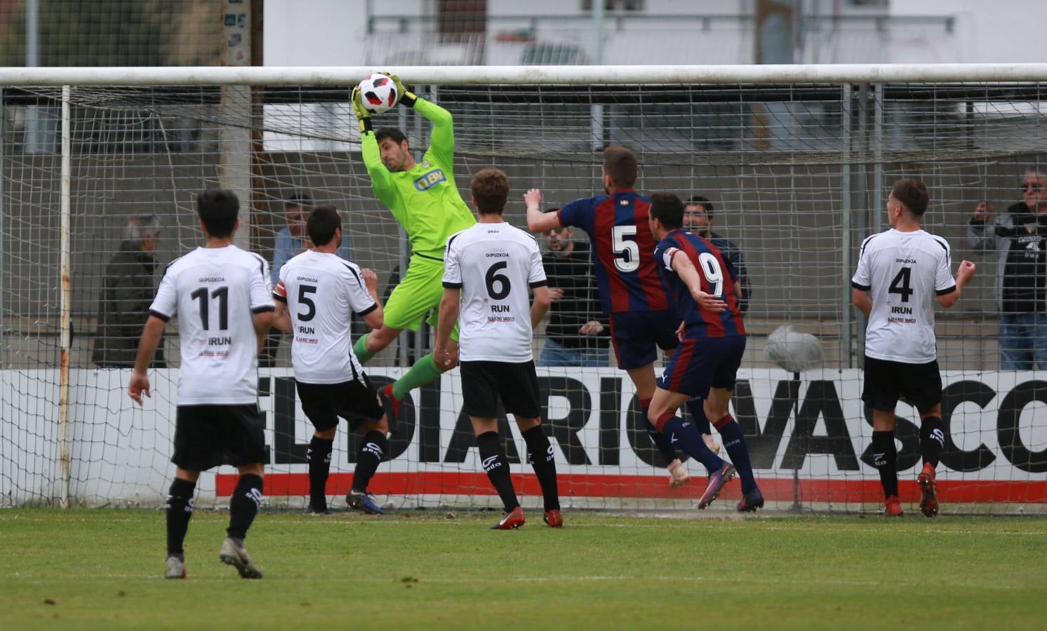 Los irundarras han derrotado por 2-0 al Vitoria en Gal.