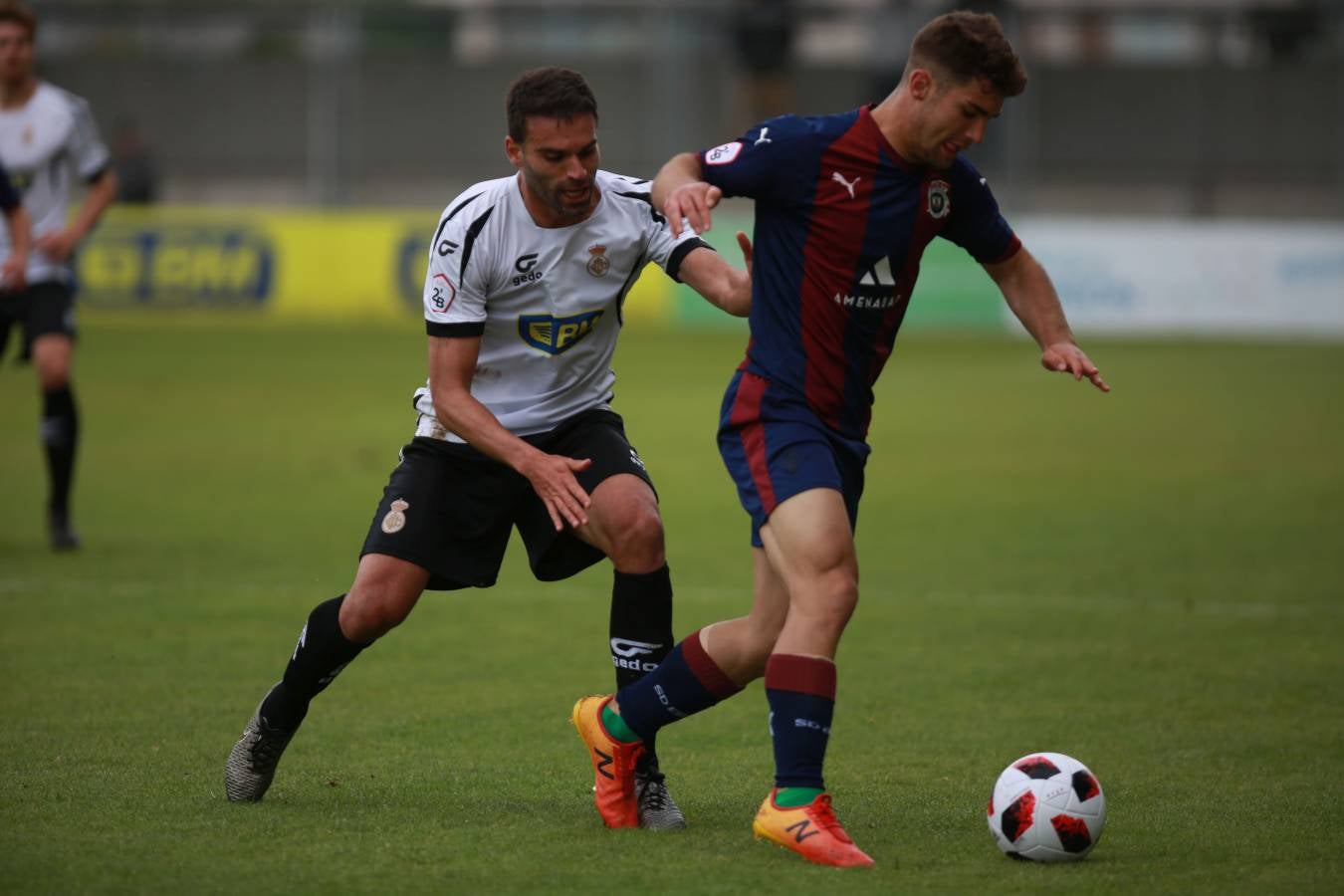 Los irundarras han derrotado por 2-0 al Vitoria en Gal.