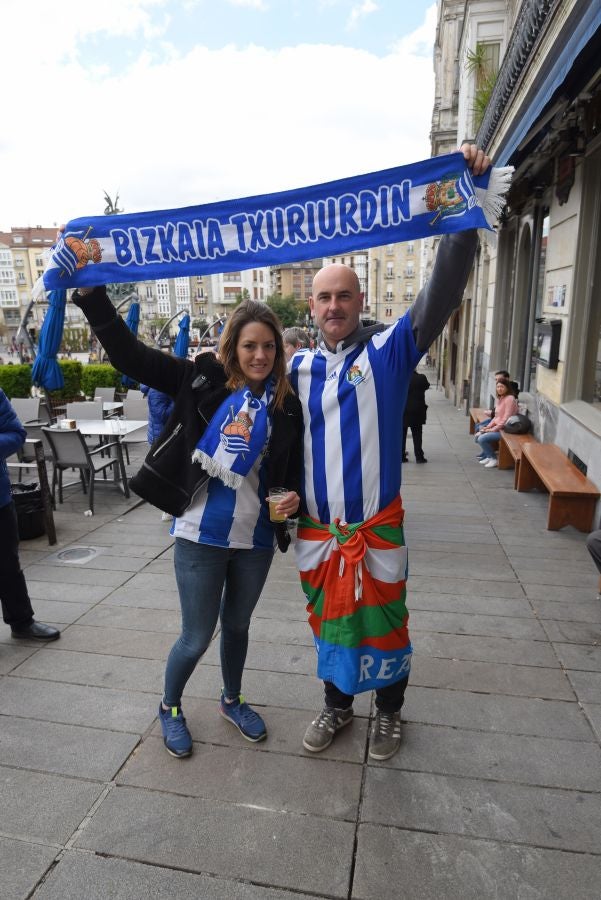 Numerosos afiicionados realistas se han acercado a Vitoria para animar a la Real Sociedad 