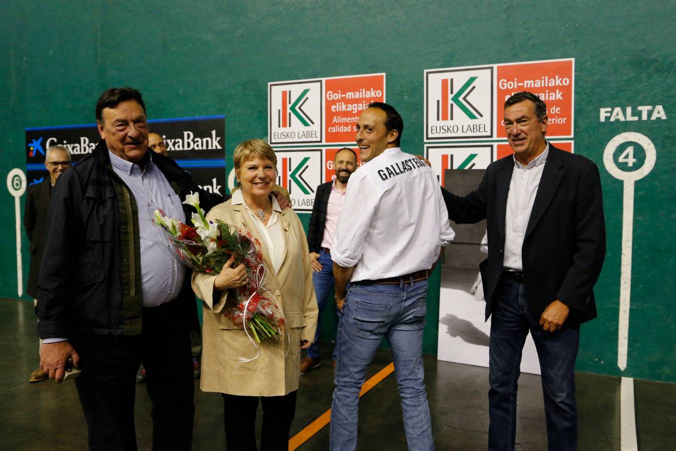 Juan Martínez de Irujo realizó el saque de honor. 