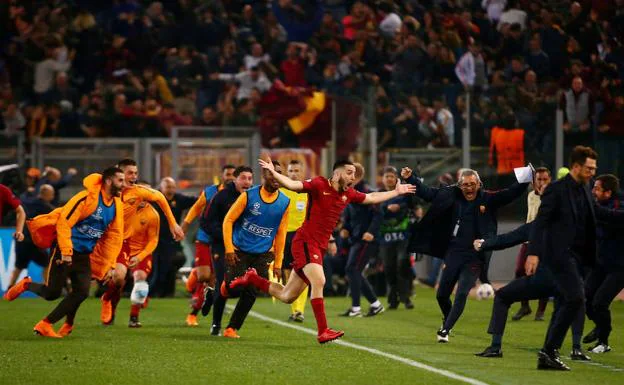 Los jugadores de la Roma celebran el gol de Manolas que significó la eliminación del Barça.