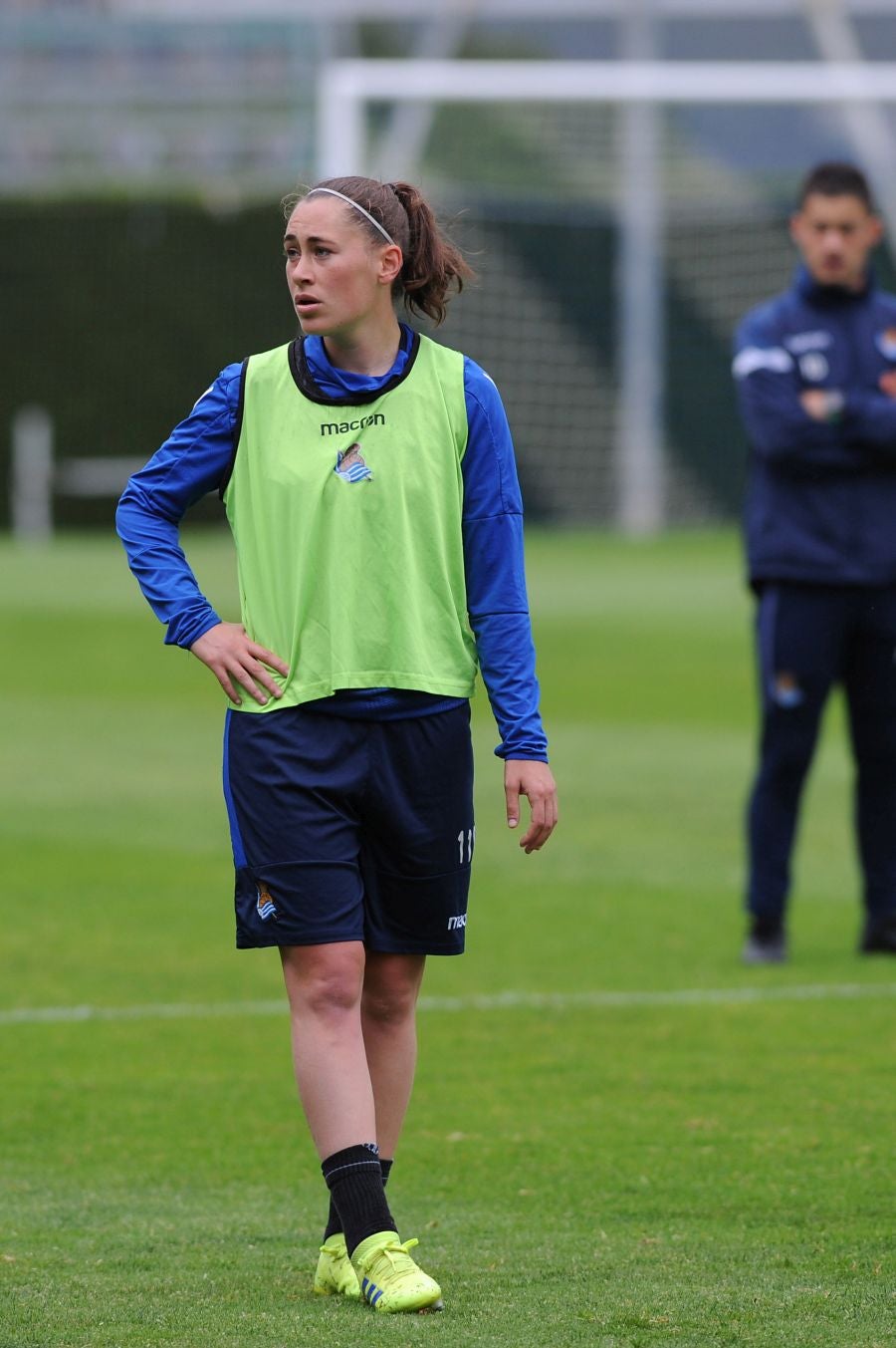 800 alumnos de distintos centros educativos de Gipuzkoa han animado a las jugadoras de la Real Sociedad