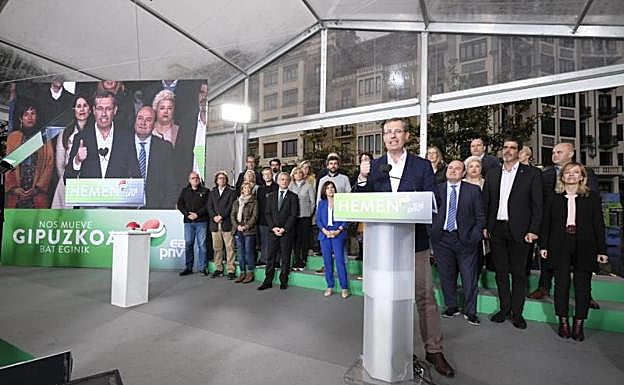 Markel Olano interviene en el acto electoral de inicio a la campaña del PNV en Donostia.