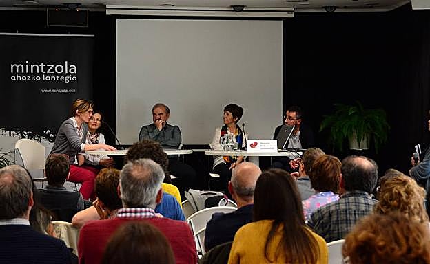 'Bilaketa bakarra erabiltzaileentzat: datu guztiak klik batean' izenpean, lau hitzaldi izan dira entzungai