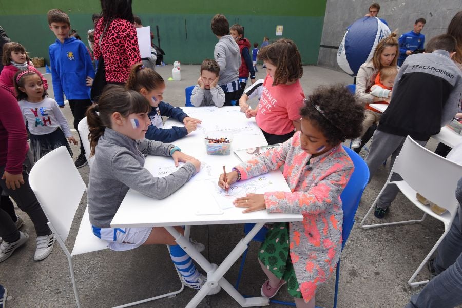 Niños y mayores se han acercado hasta la Trini para vivir la final de la Copa de la Reina 