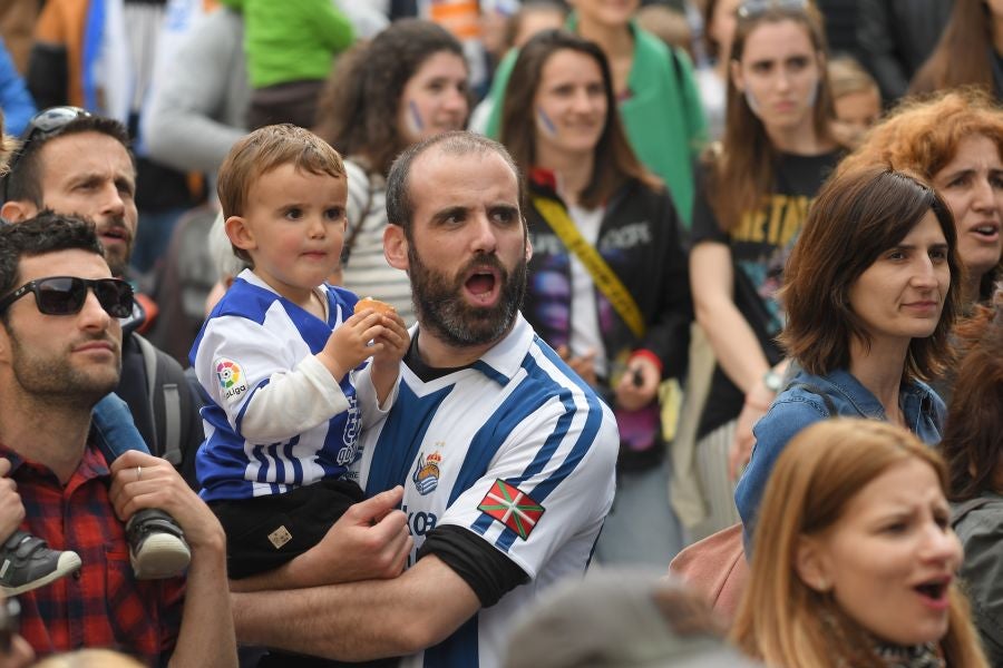 Niños y mayores se han acercado hasta la Trini para vivir la final de la Copa de la Reina 