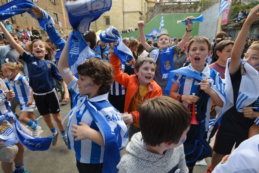 Niños y mayores se han acercado hasta la Trini para vivir la final de la Copa de la Reina 