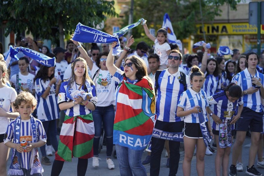 Gran ambiente en las inmediaciones del estadio Nuevo Los Cármenes antes del partido entra la Real y el Atlético Madrid