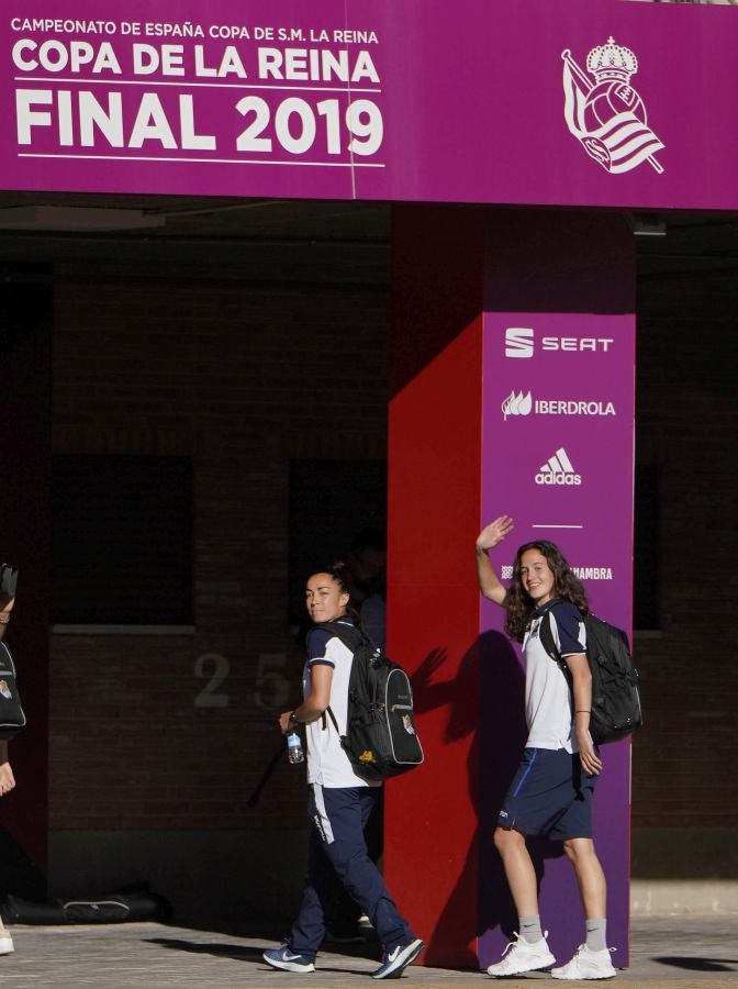 Gran ambiente en las inmediaciones del estadio Nuevo Los Cármenes antes del partido entra la Real y el Atlético Madrid