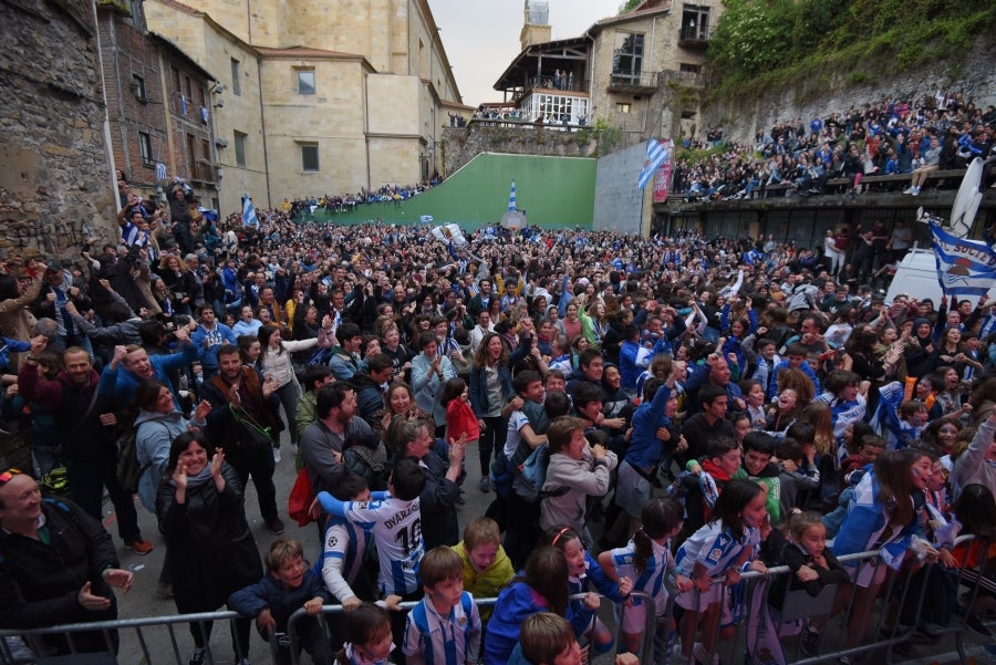 Niños y mayores se han acercado hasta la Trini para vivir la final de la Copa de la Reina 