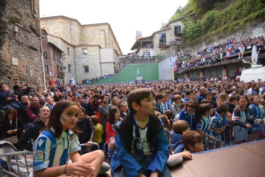 Niños y mayores se han acercado hasta la Trini para vivir la final de la Copa de la Reina 