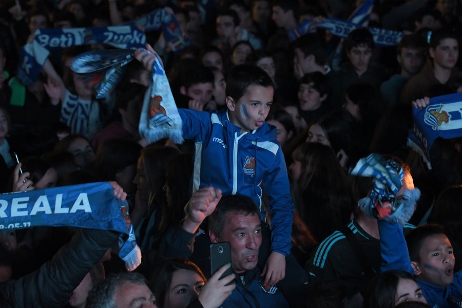 Niños y mayores se han acercado hasta la Trini para vivir la final de la Copa de la Reina 