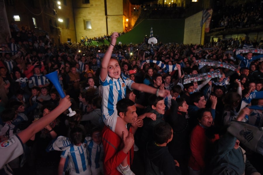 Niños y mayores se han acercado hasta la Trini para vivir la final de la Copa de la Reina 
