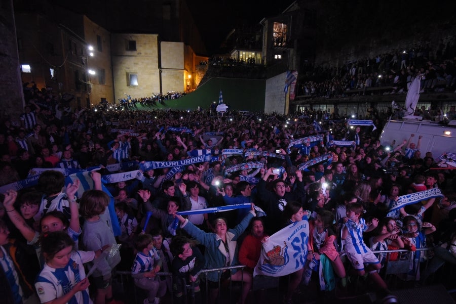Niños y mayores se han acercado hasta la Trini para vivir la final de la Copa de la Reina 