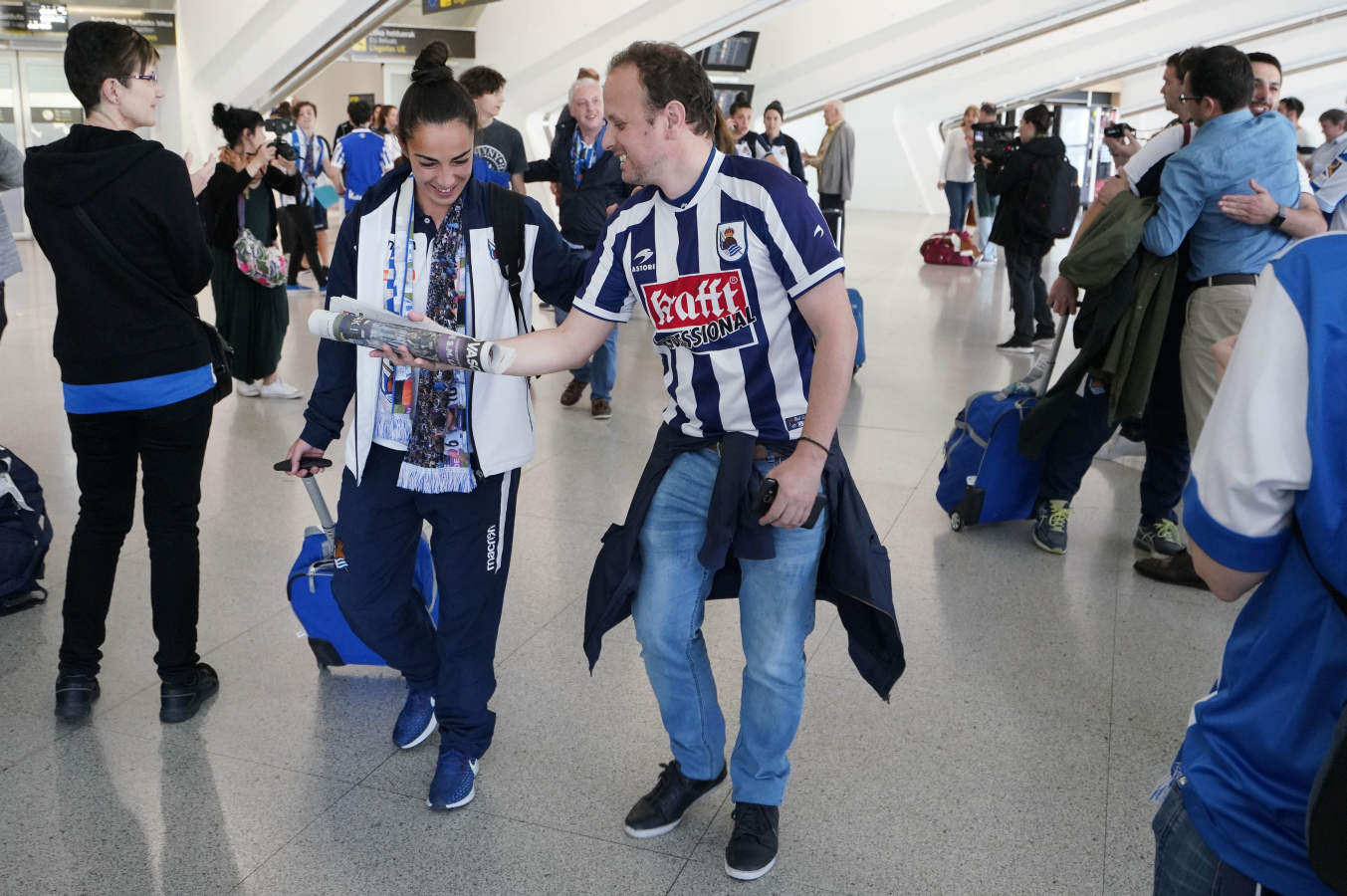 La expedición txuri urdin ha partido esta mañana de Granada dispuesta a celebrar un intenso día de homenajes