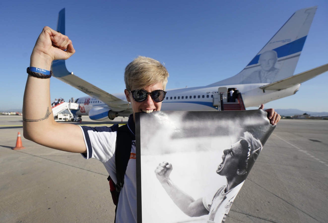 La expedición txuri urdin ha partido esta mañana de Granada dispuesta a celebrar un intenso día de homenajes