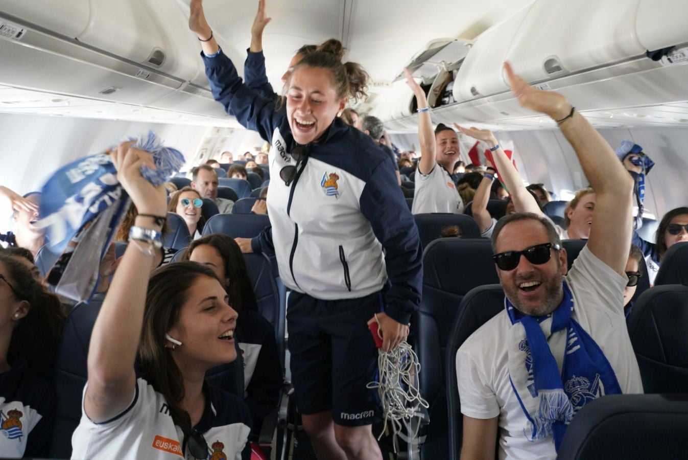 La expedición txuri urdin ha partido esta mañana de Granada dispuesta a celebrar un intenso día de homenajes
