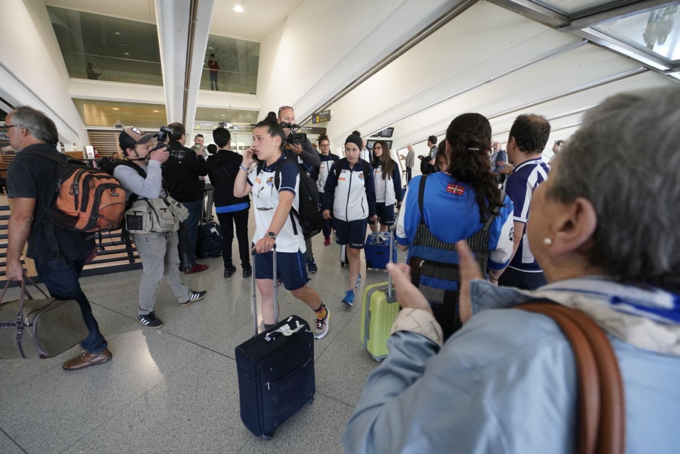 La expedición txuri urdin ha partido esta mañana de Granada dispuesta a celebrar un intenso día de homenajes