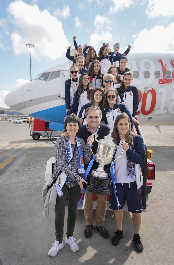 La expedición de la Real Sociedad din disfrutó de la noche nazarí tras lograr la Copa en Los Cármenes