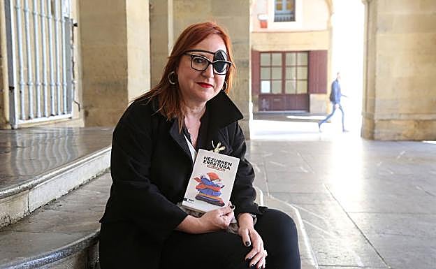 Miren Agur Meabek Donostian aurkeztu du 'Hezurren erretura'