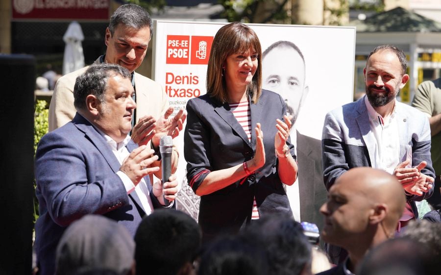 Sánchez ha participado en un acto electoral en San Sebastián junto con los candidatos a diputado general de Gipuzkoa, Denis Itxaso, y a la Alcaldía de la capital guipuzcoana, Ernesto Gasco,