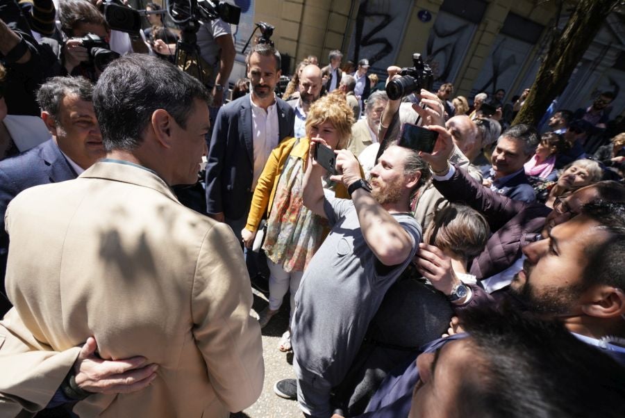 Sánchez ha participado en un acto electoral en San Sebastián junto con los candidatos a diputado general de Gipuzkoa, Denis Itxaso, y a la Alcaldía de la capital guipuzcoana, Ernesto Gasco,