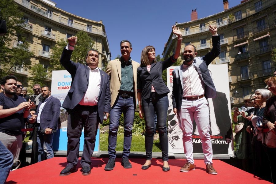 Sánchez ha participado en un acto electoral en San Sebastián junto con los candidatos a diputado general de Gipuzkoa, Denis Itxaso, y a la Alcaldía de la capital guipuzcoana, Ernesto Gasco,