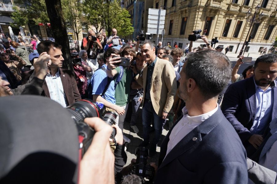 Sánchez ha participado en un acto electoral en San Sebastián junto con los candidatos a diputado general de Gipuzkoa, Denis Itxaso, y a la Alcaldía de la capital guipuzcoana, Ernesto Gasco,