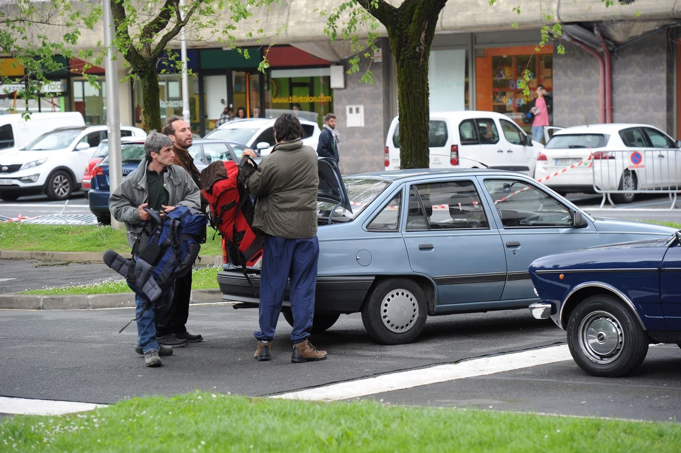 'Patria', la serie inspirada en la novela de Fernando Aramburu que Aitor Gabilondo rueda para la plataforma HBO, continúa rodándose en escenarios de la capital donostiarra. Si hace unas semanas fue en la Parte Vieja, ahora el equipo rueda en el barrio de Lorea.