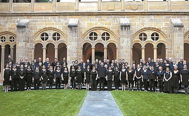 Los miembros de la coral Kantakidetza. 