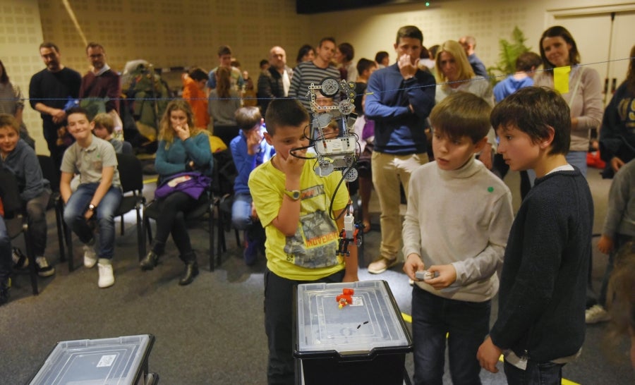 225 niños de 30 colegios participan en una Liga de robótica.