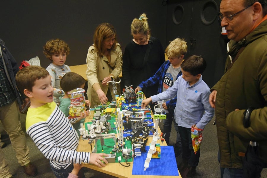 225 niños de 30 colegios participan en una Liga de robótica.