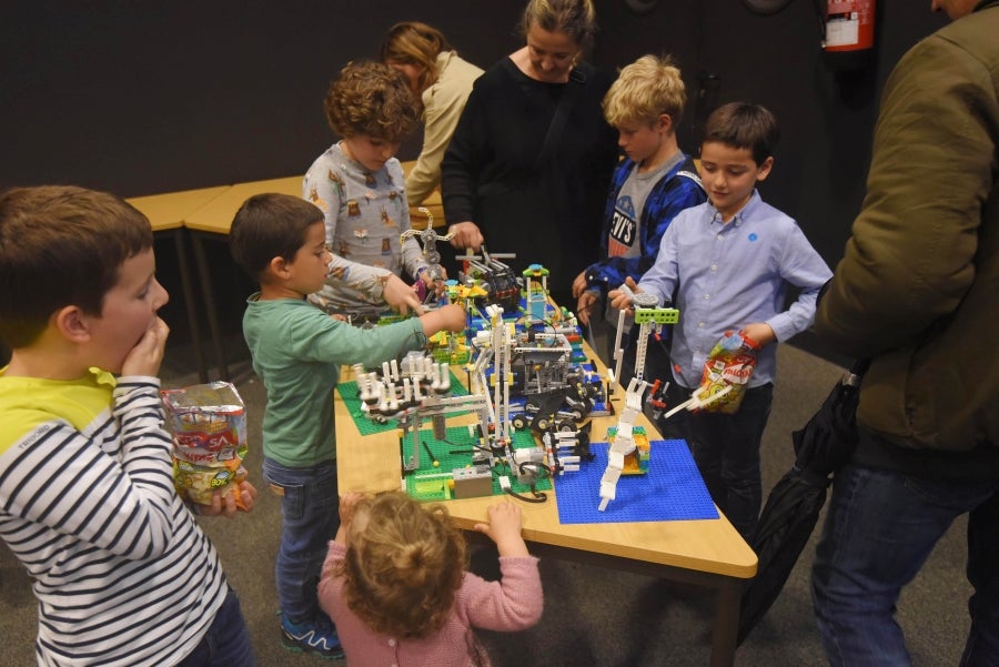 225 niños de 30 colegios participan en una Liga de robótica.