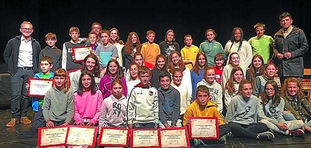 Saridunak. Sari banaketa ekitaldia izan zen pasa den astelehenean, Zelai Arizti aretoan. 