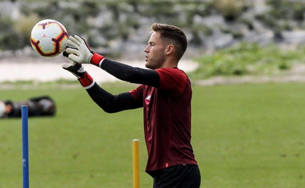 Remiro se despide del Athletic a la espera de oficializar su llegada a la Real Sociedad