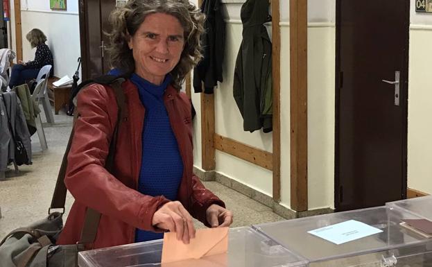 Reyes Carrere, candidata a la Alcaldía de San Sebastián, ha compartido en redes sociales su imagen votando