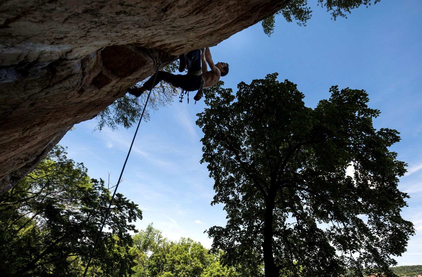 Este fin de semana se ha celebrado en las montañas Gerecse (Hungría) el KisGeri 24 Rock Climbing and Highline Festival, un evento de tres días cuyo acto central es una competición de 24 horas para escaladores profesionales y otra de 12 horas para amateurs.