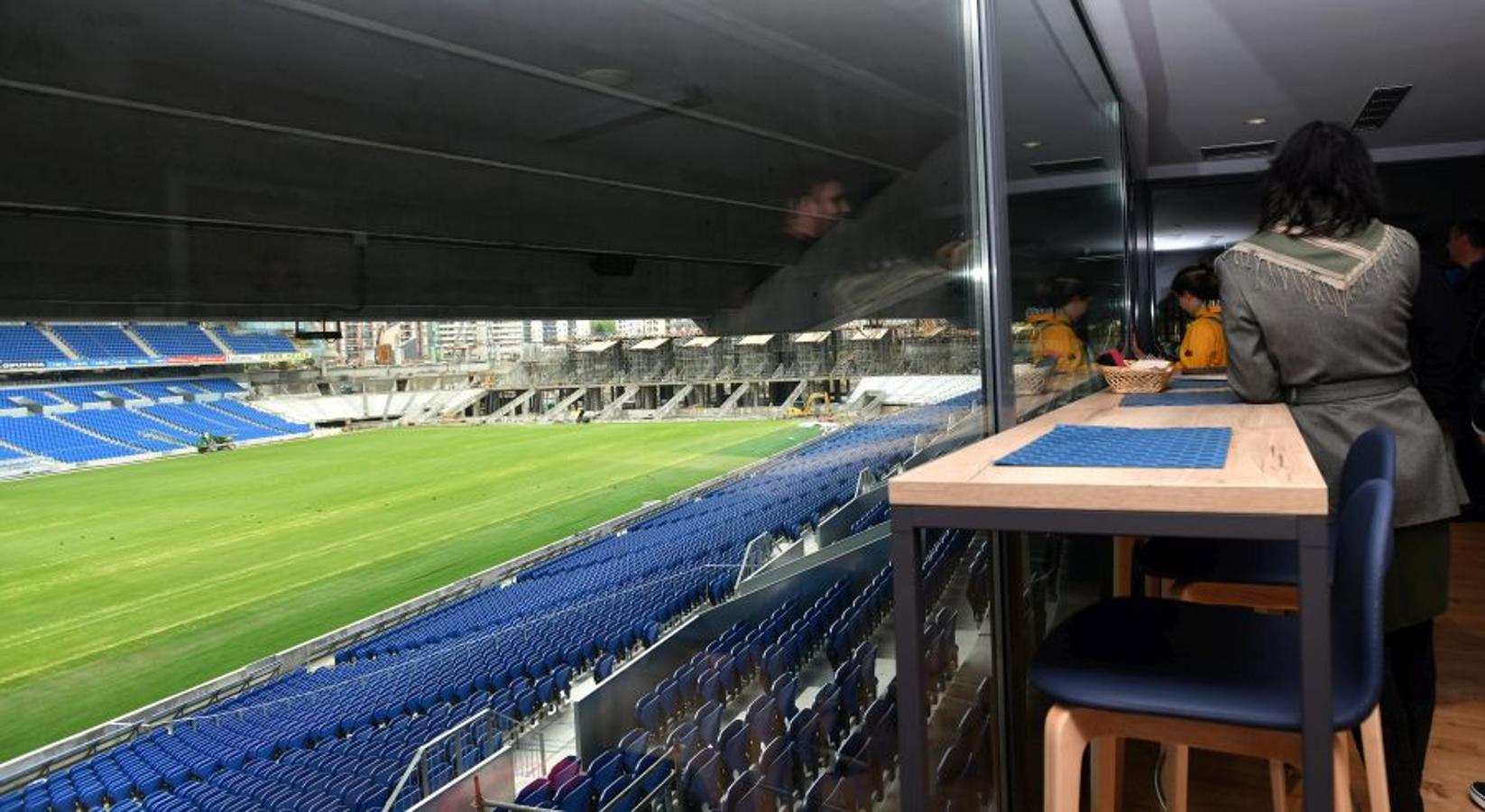 La futura grada familiar va cogiendo forma y los operarios comienzan la construcción del anillo superior de la grada Norte 