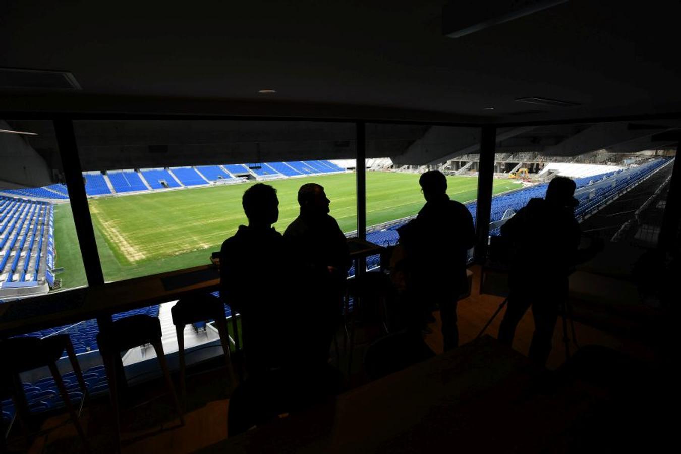 La futura grada familiar va cogiendo forma y los operarios comienzan la construcción del anillo superior de la grada Norte 