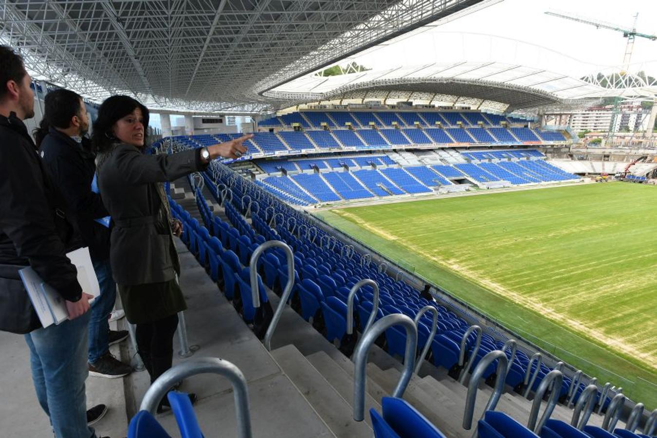 La futura grada familiar va cogiendo forma y los operarios comienzan la construcción del anillo superior de la grada Norte 