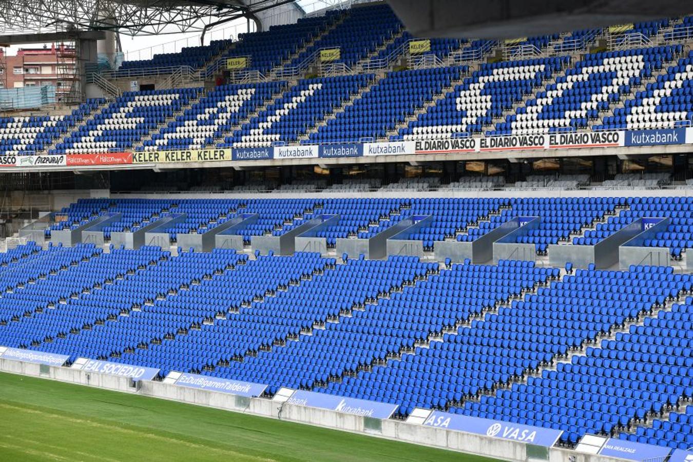 La futura grada familiar va cogiendo forma y los operarios comienzan la construcción del anillo superior de la grada Norte 