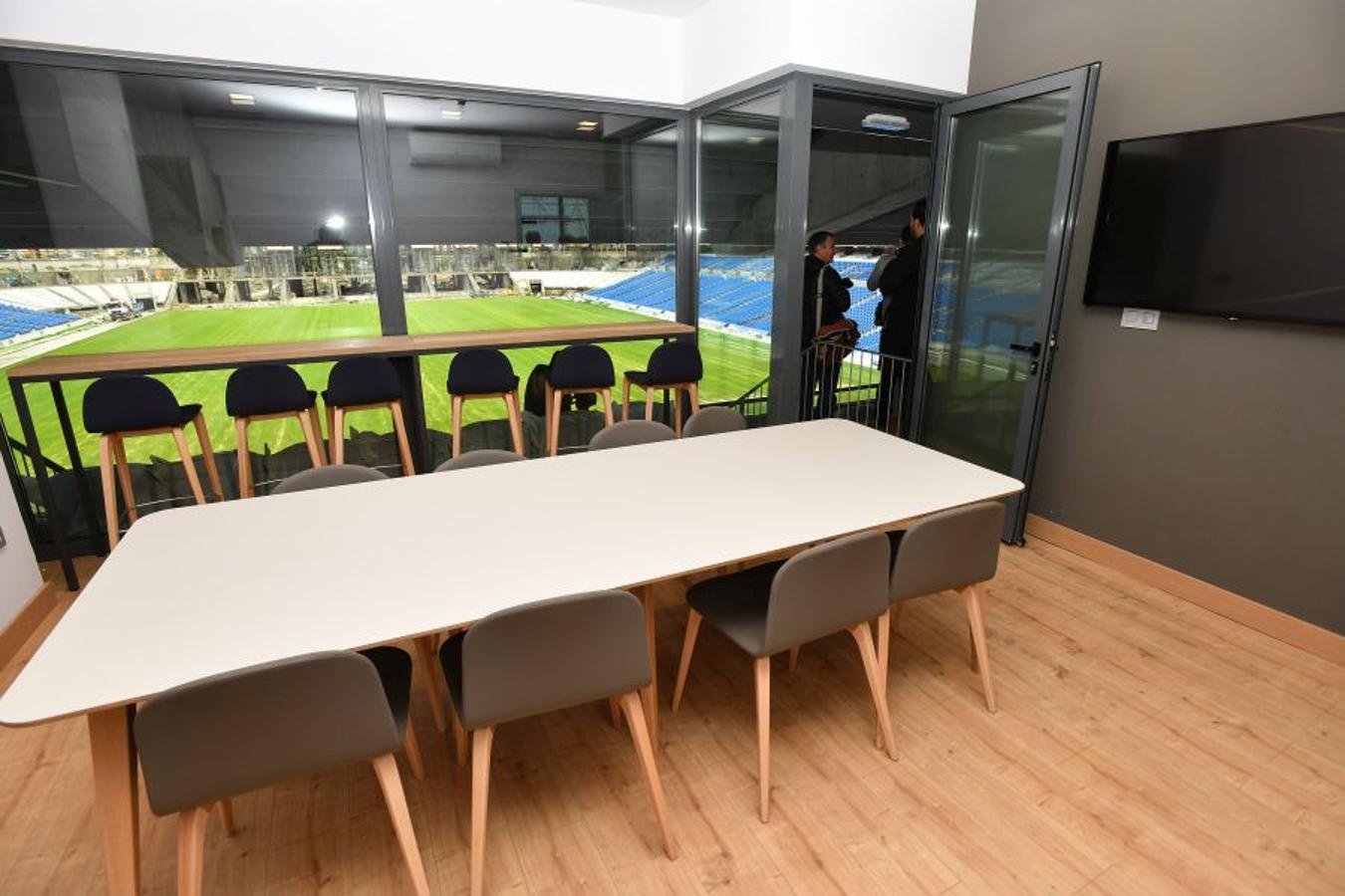 La futura grada familiar va cogiendo forma y los operarios comienzan la construcción del anillo superior de la grada Norte 