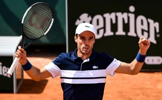 Roberto Bautista, celebra la victoria ante Steve Johnson.