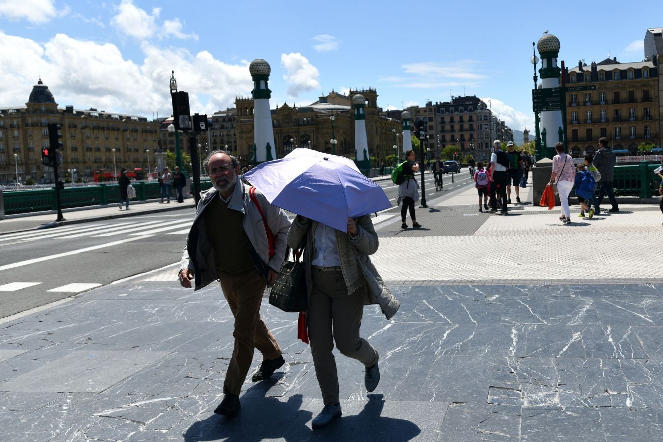 El sol luce en San Sebastián tras varias jornadas de lluvia